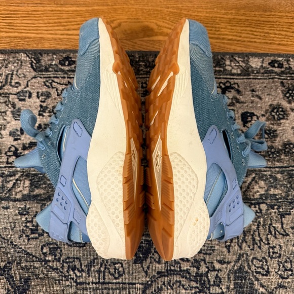NIKE AIR Women’s 7 Huarache Run SE "December Sky" Denim Chambray Rare - Picture 5 of 8